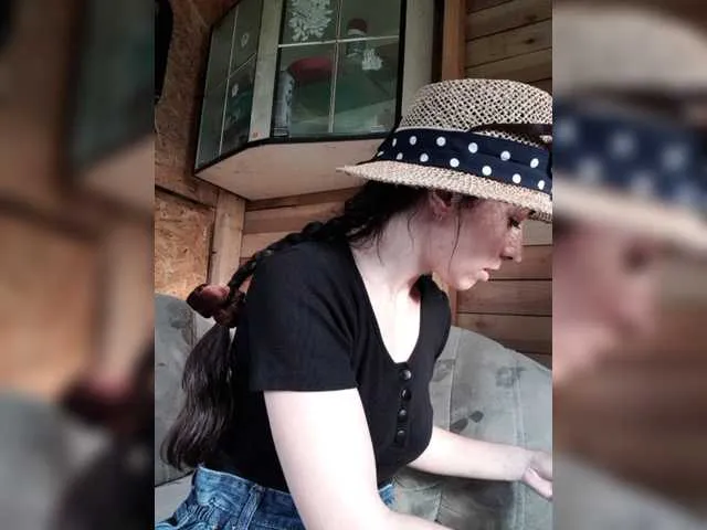 Live sex webcam photo for AlanisAlmera #273702019