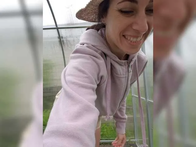 Live sex webcam photo for AlanisAlmera #273728950