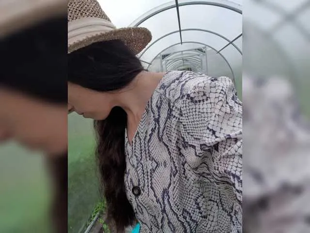 Live sex webcam photo for AlanisAlmera #273899887