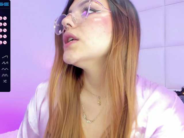 Live sex webcam photo for AlannaBundy #276054493