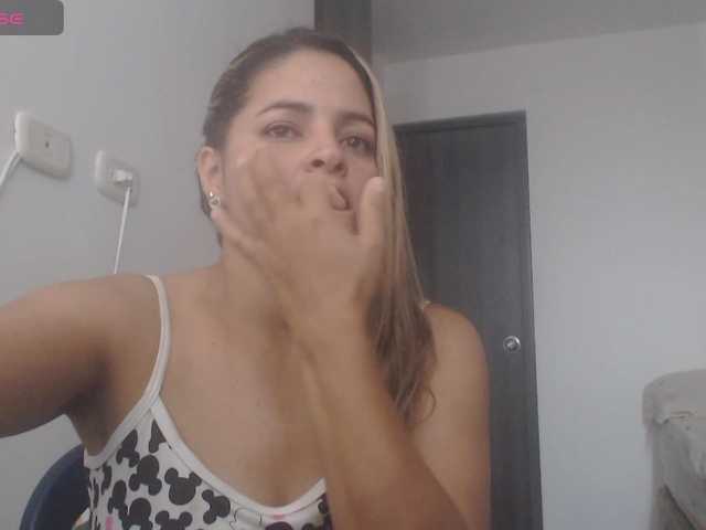 Live sex webcam photo for AlannaStephen #291097277