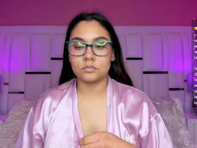 Live sex webcam photo for AlannaWest #291596831