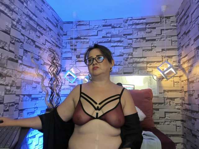 Live sex webcam photo for AlannyFox #275926819