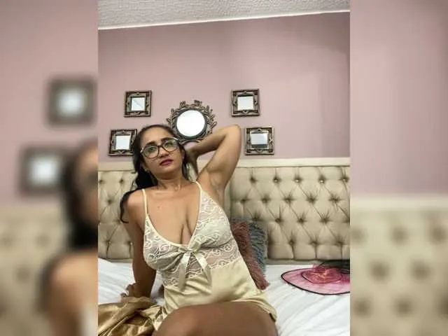 Live sex webcam photo for AlaskaMiller #276910209