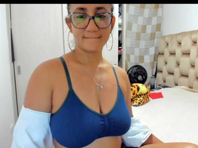 Live sex webcam photo for AlaskaMiller #278255774