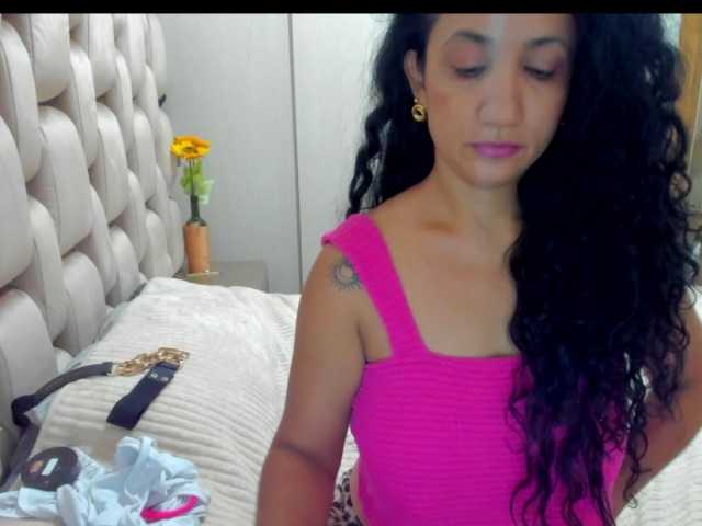 Live sex webcam photo for AlaskaMiller #290295157