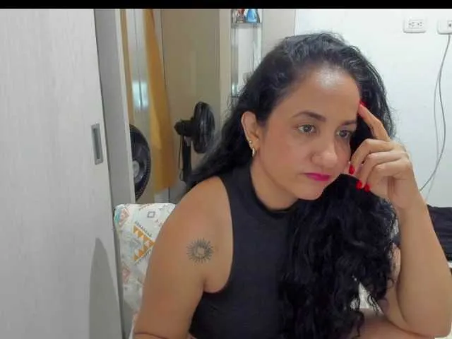 Live sex webcam photo for AlaskaMiller #292364991