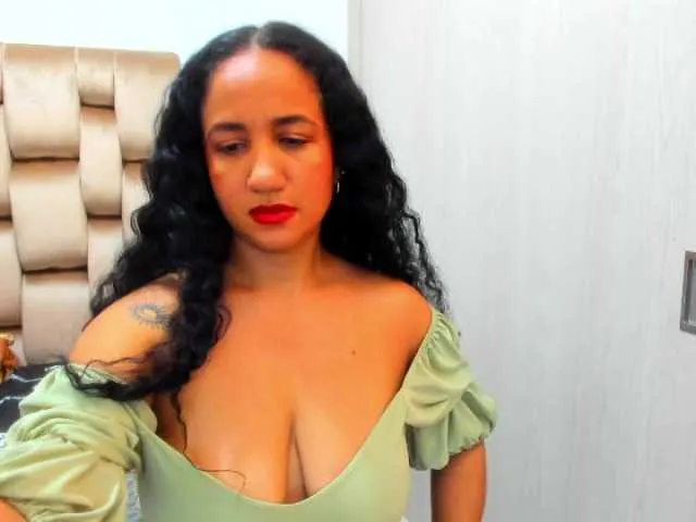 Live sex webcam photo for AlaskaMiller #293465183