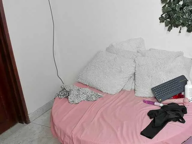 Live sex webcam photo for AlejaNavarro #291704117