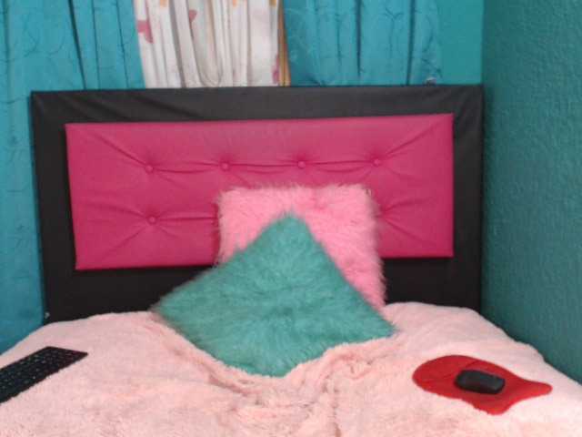 Live sex webcam photo for Alejapetite #272018010