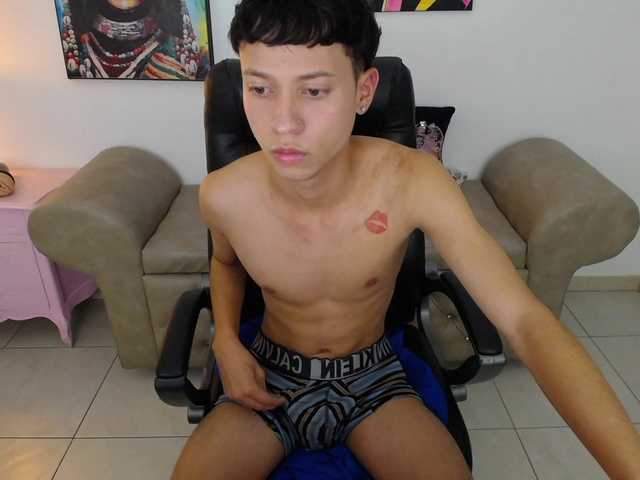 Live sex webcam photo for Alejo-fierro #277773470