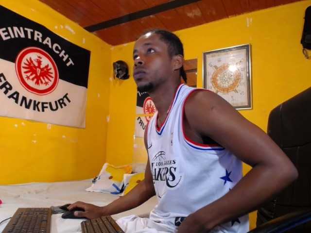 Live sex webcam photo for AlejoKhalifa #275498886