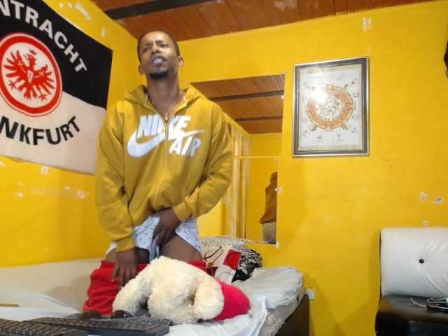 Live sex webcam photo for AlejoKhalifa #275516033