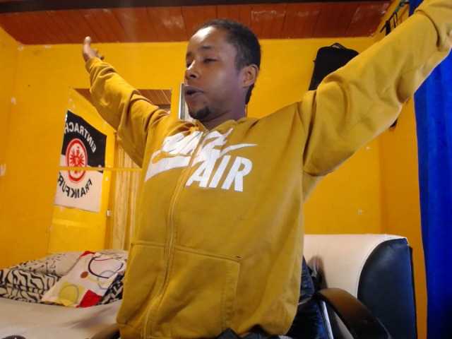 Live sex webcam photo for AlejoKhalifa #275581294