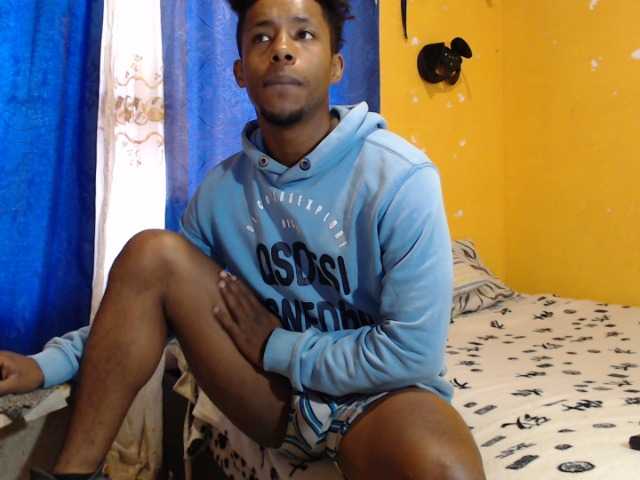 Live sex webcam photo for AlejoKhalifa #275982692