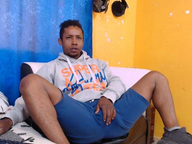 Live sex webcam photo for AlejoKhalifa #276138214