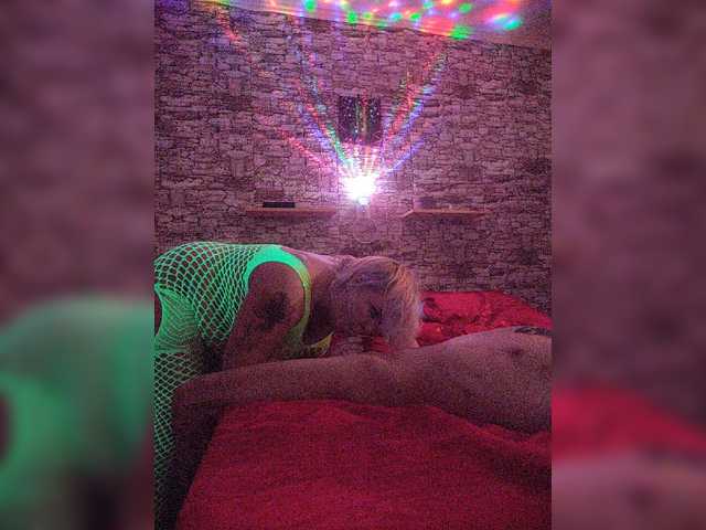 Live sex webcam photo for Aleks-and-Valeri #276119194