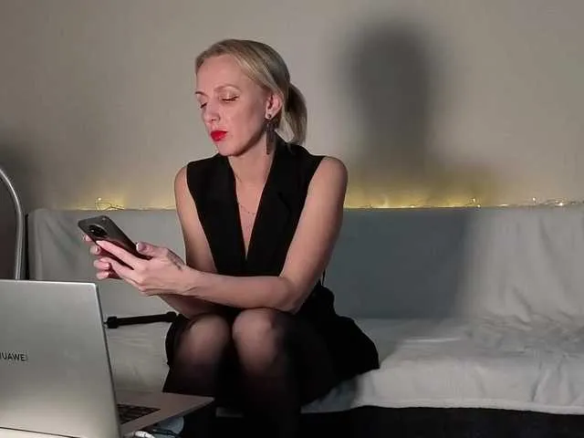 Live sex webcam photo for Alenaa #290347234