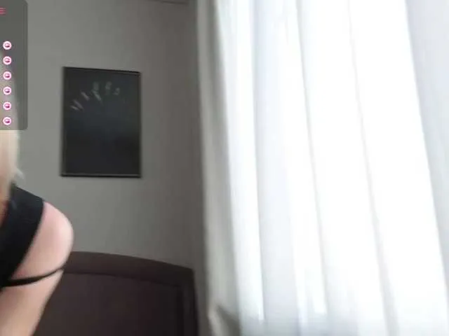 Live sex webcam photo for Alenaa #290575215