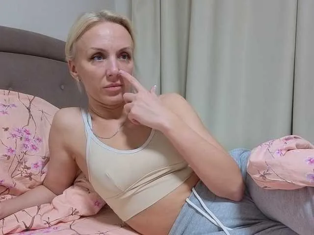 Live sex webcam photo for Alenaa #290898294