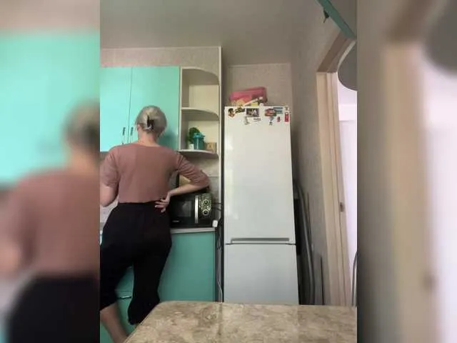 Live sex webcam photo for Alenaa #291096566