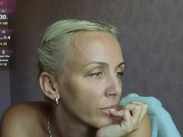 Live sex webcam photo for Alenaa #291621741