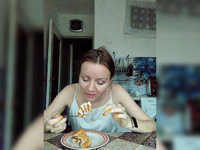 Live sex webcam photo for Alenushka888 #271706700