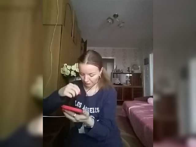 Live sex webcam photo for Alenushka888 #271943681