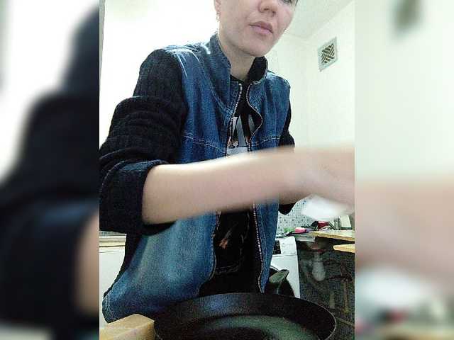 Live sex webcam photo for Alenushka888 #272030166