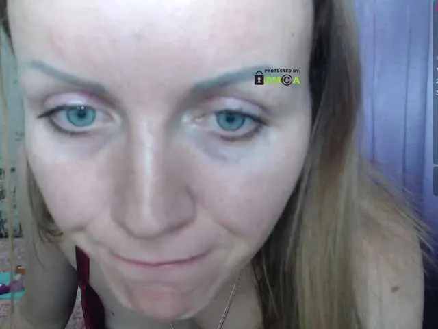 Live sex webcam photo for Alenushka888 #272119720