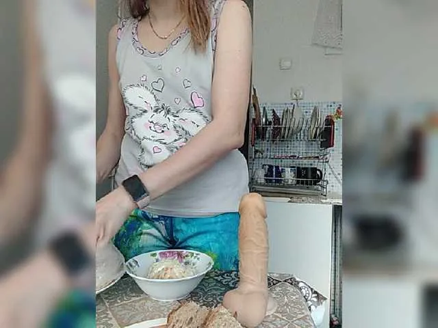 Live sex webcam photo for Alenushka888 #272200397