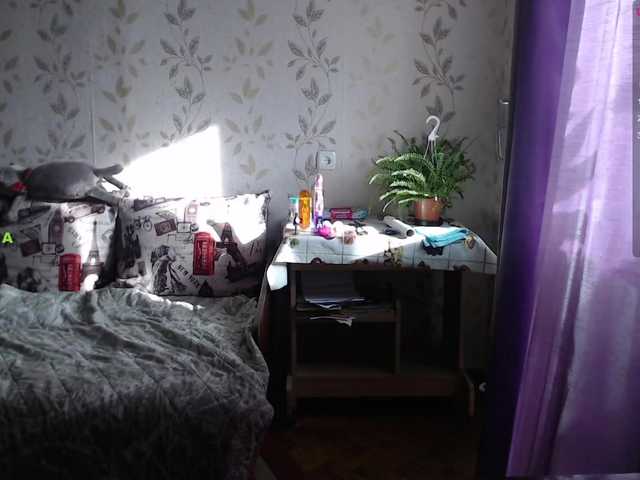 Live sex webcam photo for Alenushka888 #272293968