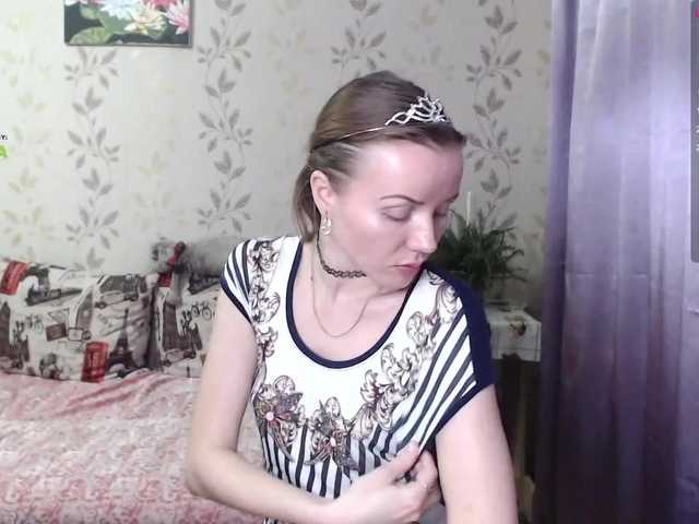 Live sex webcam photo for Alenushka888 #272346780