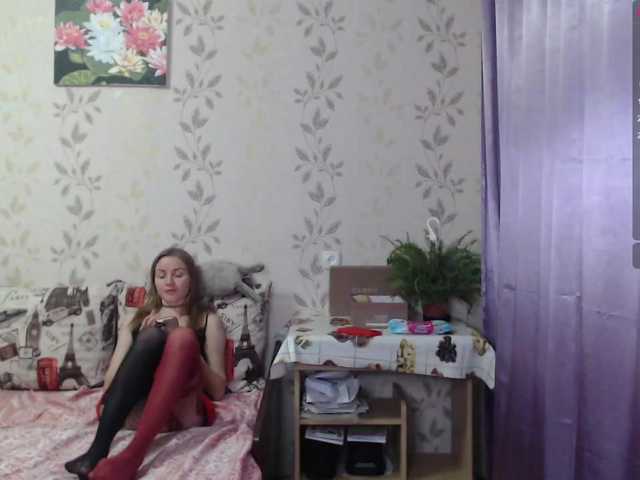 Live sex webcam photo for Alenushka888 #272360769