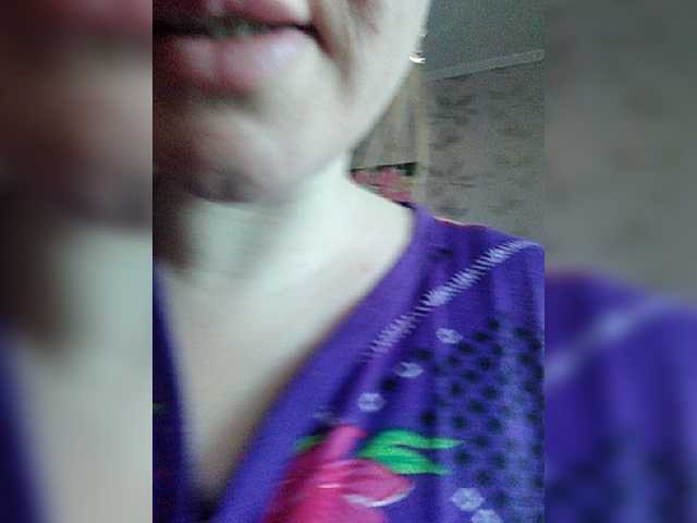 Live sex webcam photo for Alenushka888 #272395847