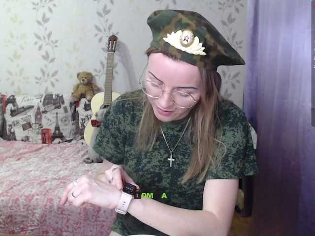 Live sex webcam photo for Alenushka888 #272529075