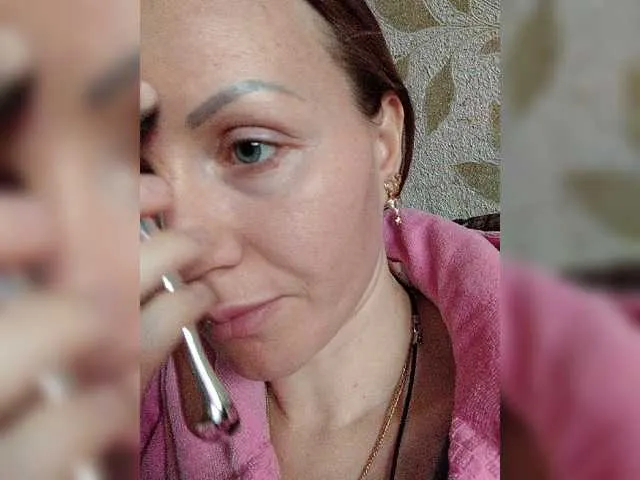 Live sex webcam photo for Alenushka888 #272628396