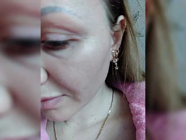 Live sex webcam photo for Alenushka888 #272683111