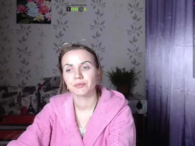 Live sex webcam photo for Alenushka888 #272726203