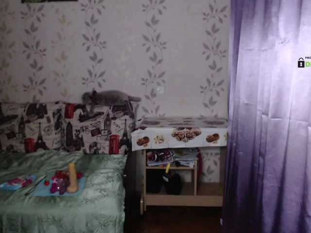 Live sex webcam photo for Alenushka888 #272944115