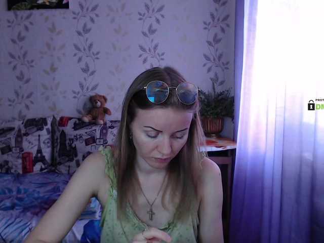 Live sex webcam photo for Alenushka888 #273052139