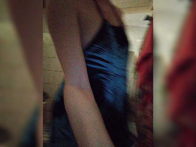 Live sex webcam photo for Alenushka888 #273089710