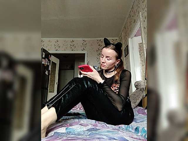 Live sex webcam photo for Alenushka888 #273161083