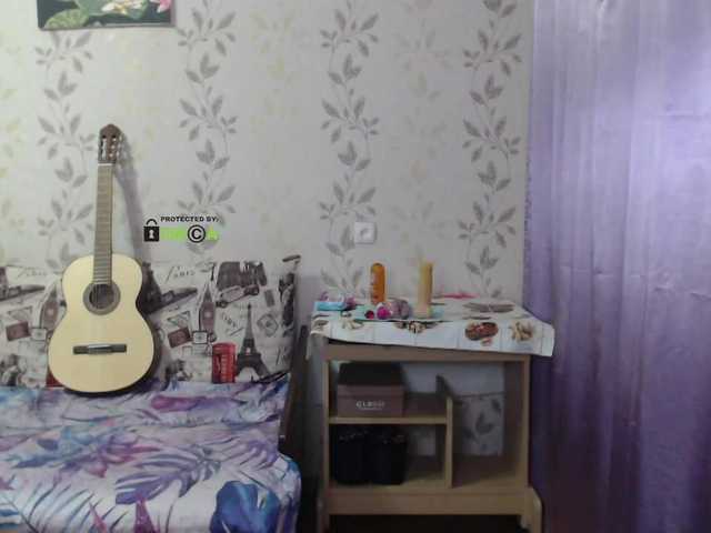 Live sex webcam photo for Alenushka888 #273329991