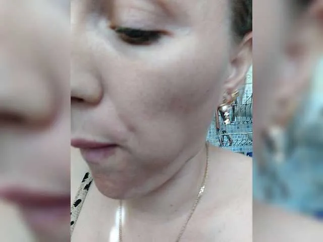 Live sex webcam photo for Alenushka888 #273557957