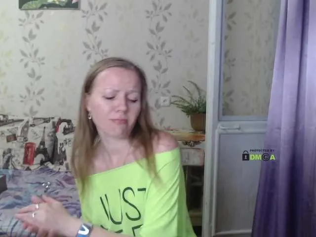 Live sex webcam photo for Alenushka888 #273563697