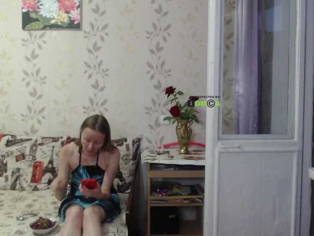 Live sex webcam photo for Alenushka888 #273604289