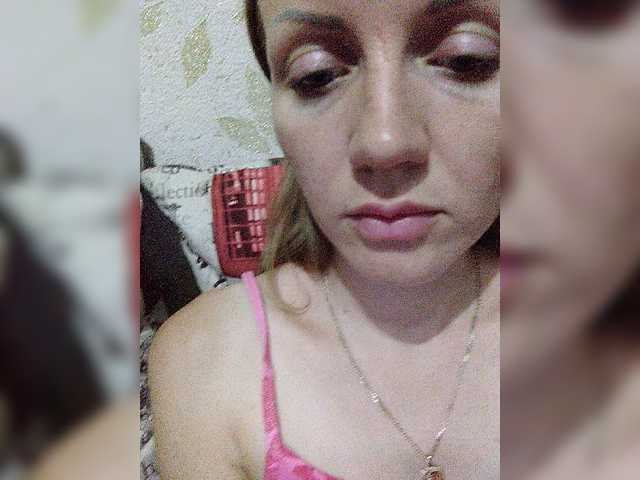 Live sex webcam photo for Alenushka888 #273878513