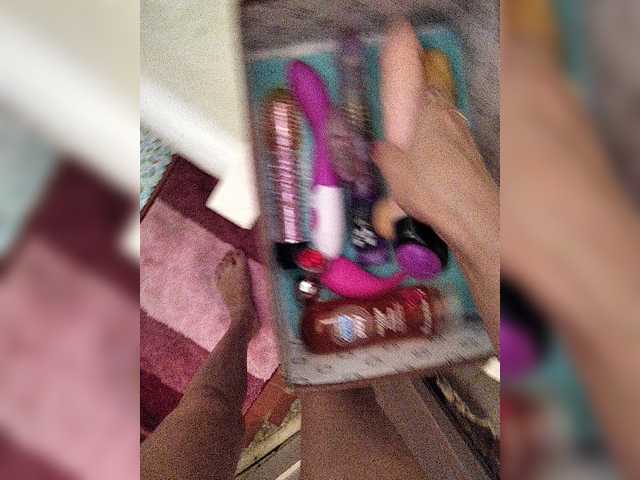 Live sex webcam photo for Alenushka888 #274172795