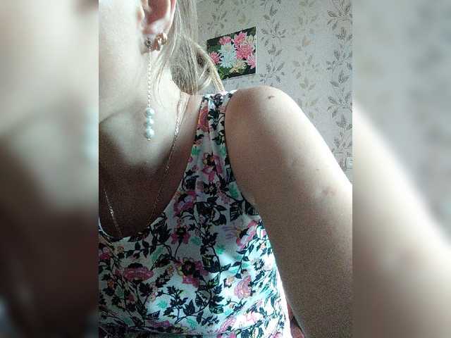 Live sex webcam photo for Alenushka888 #274194755